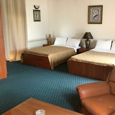 Hotel Vergina スコピエ エクステリア 写真