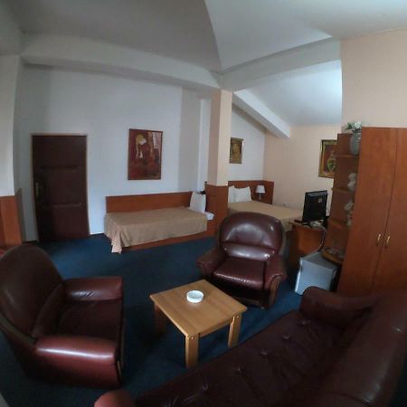 Hotel Vergina スコピエ エクステリア 写真