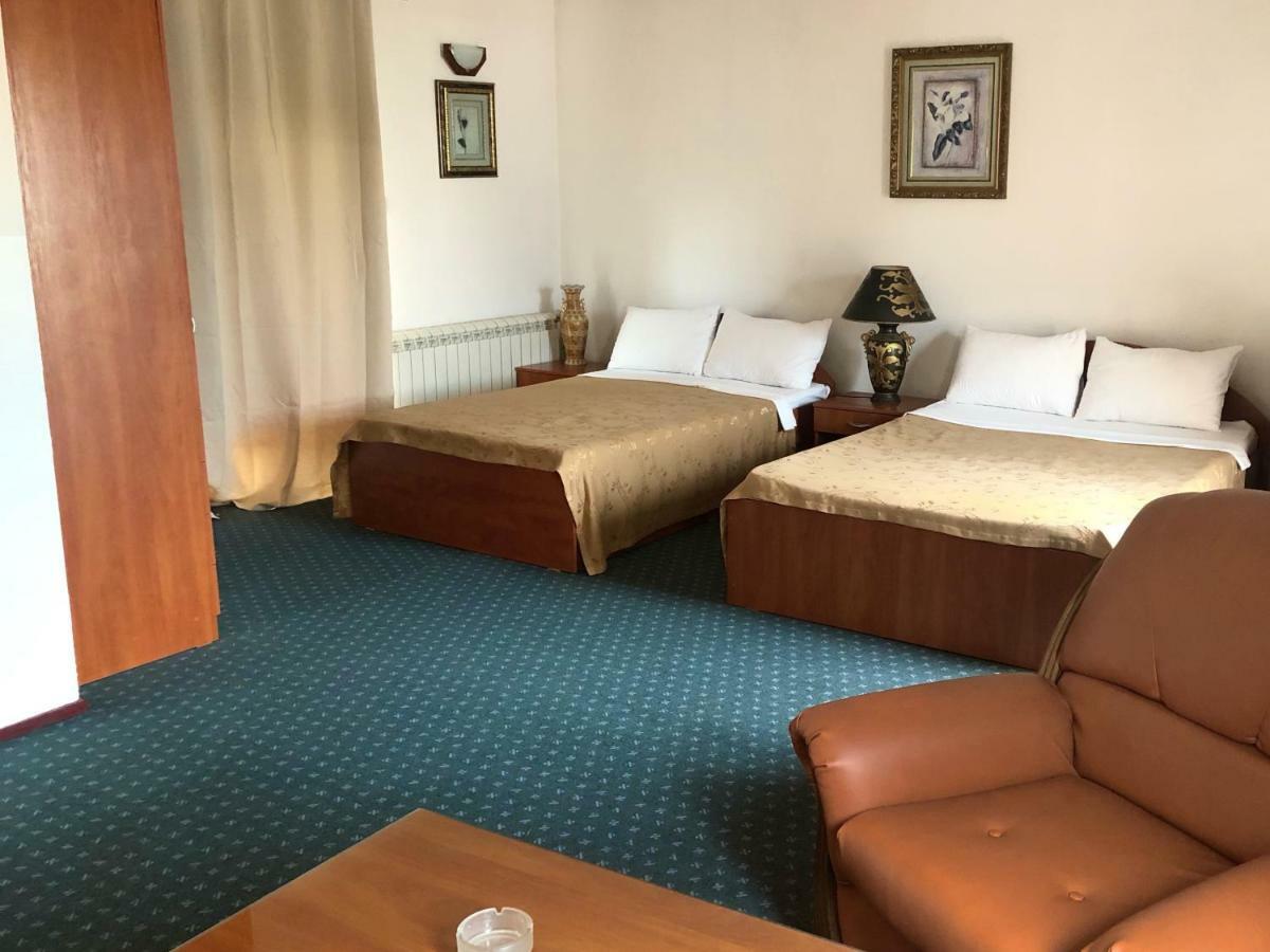 Hotel Vergina スコピエ エクステリア 写真