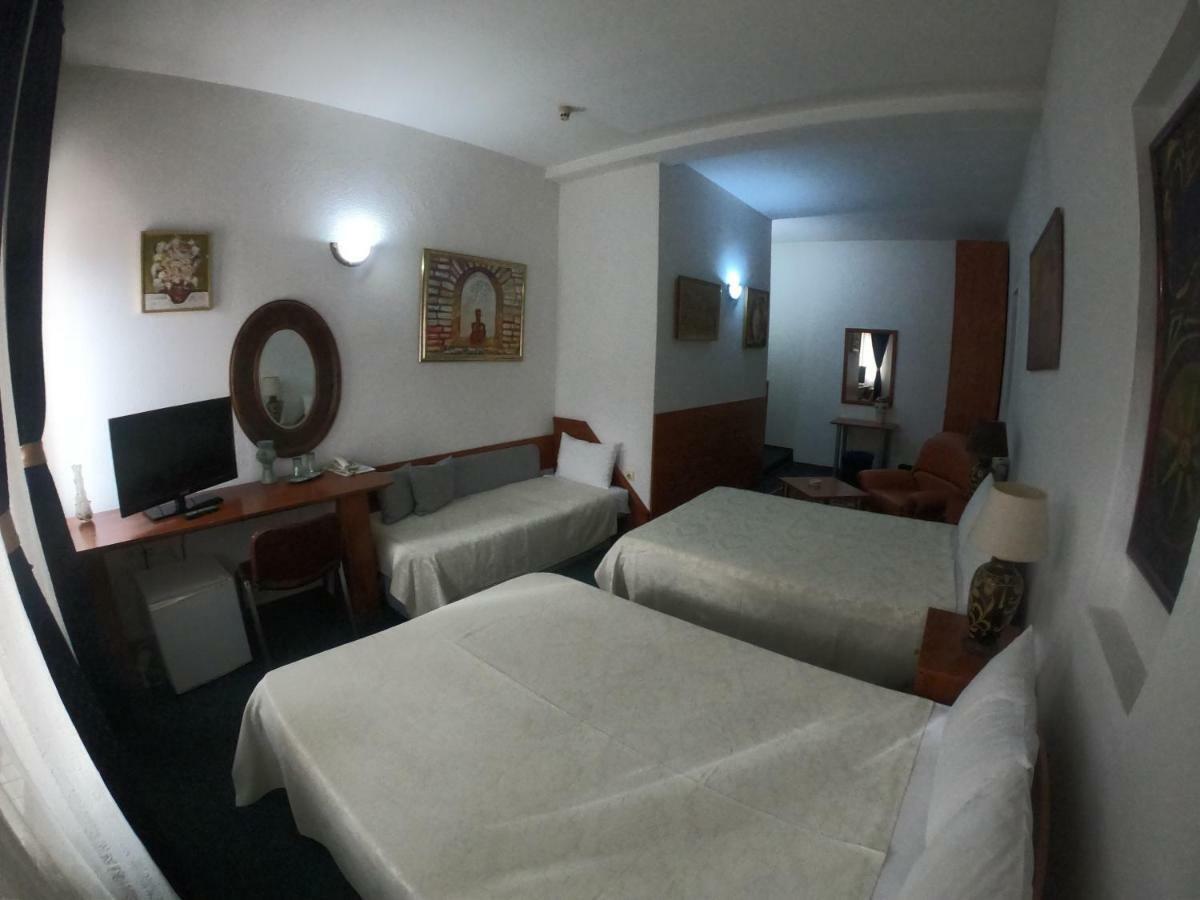Hotel Vergina スコピエ エクステリア 写真