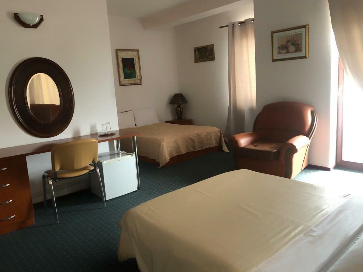 Hotel Vergina スコピエ エクステリア 写真
