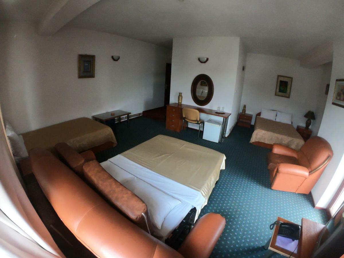Hotel Vergina スコピエ エクステリア 写真