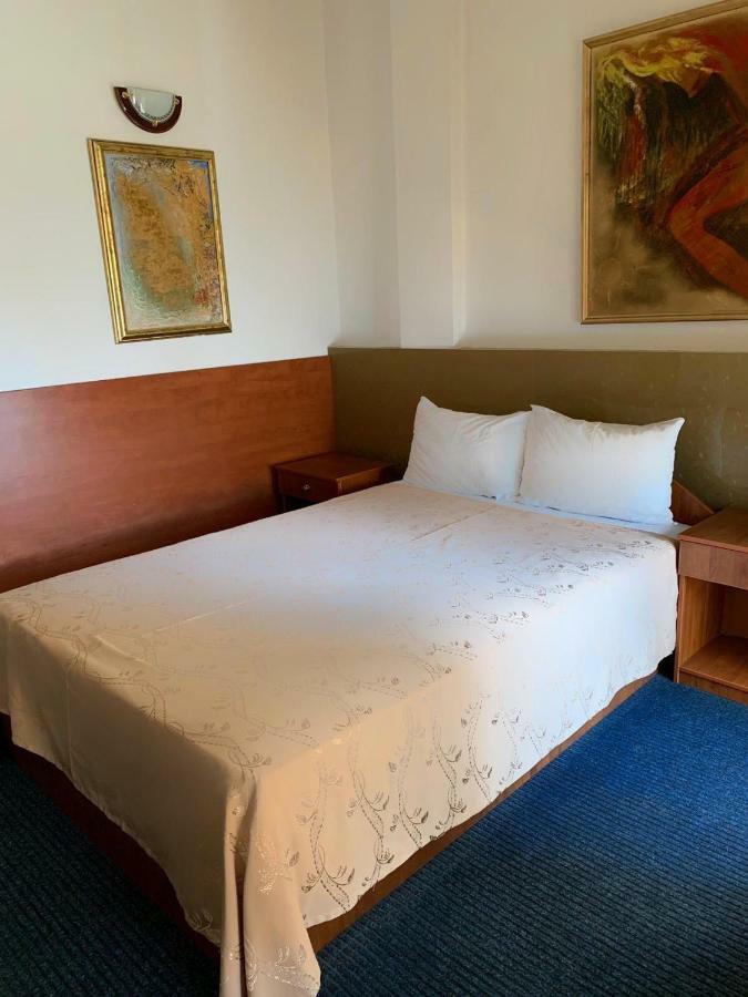 Hotel Vergina スコピエ エクステリア 写真